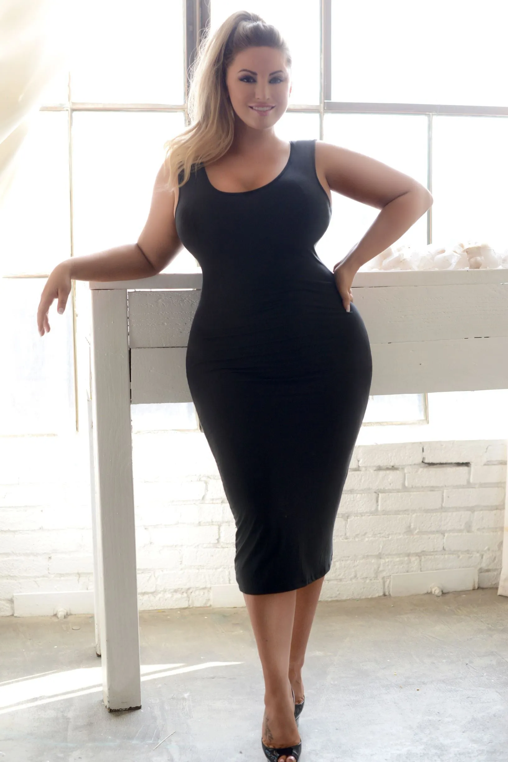 Plus Size Scoop Neck Midi Bodycon Dress